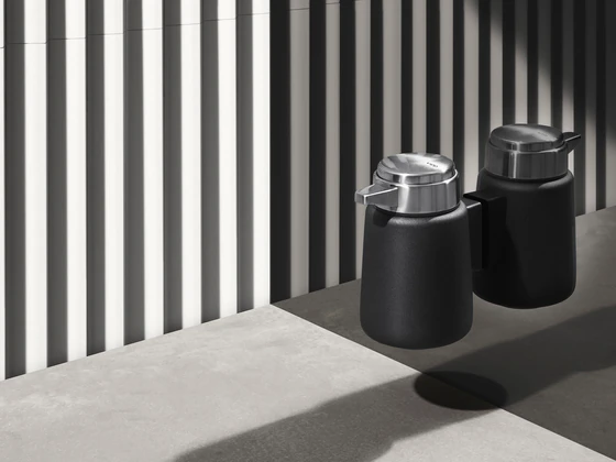 Vipp Seifenspender schwarz wandmontiert