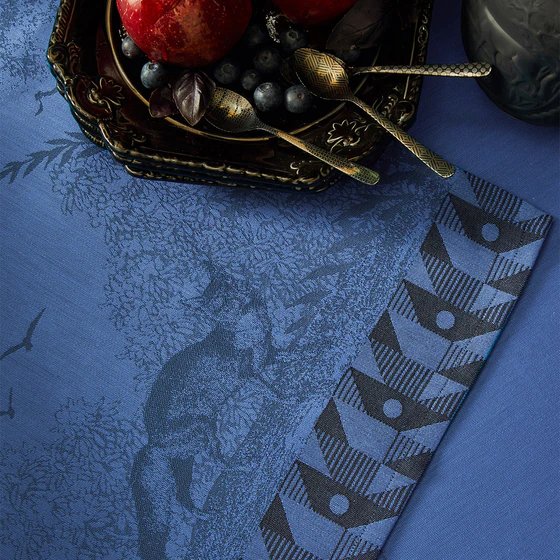 Le Jacquard Francais Foret Enchantee Celeste / Blue Tischläufer 
