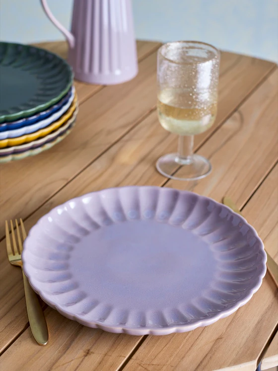 Bloomingville Latina Teller – Großer Steinzeug-Teller in Rosa mit gewelltem Rand (27 cm)