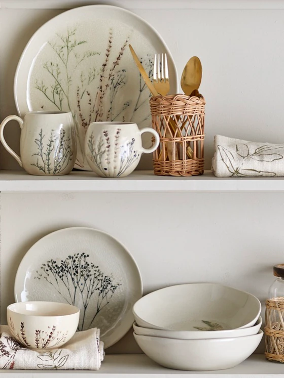 Trinkbecher Steingut Bea Natur Bloomingville – Unikat mit Blumenmotiv