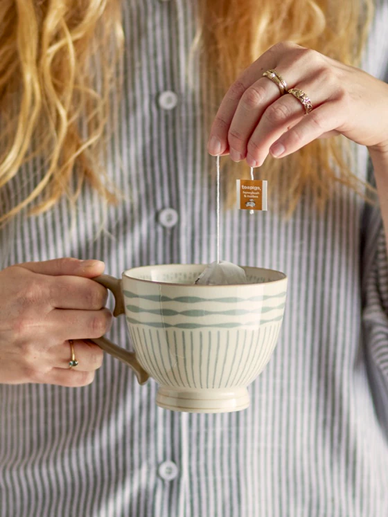 Becher mit Henkel Bloomingville Maple Grün Steingut Unikat