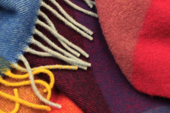 Fransenplaid Biederlack Plaid-Bright Square – Luxuriöser Kaschmir-Mix