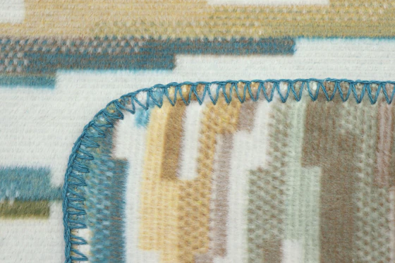 Wohndecke Biederlack Mission Teal – Weich & Zierstich-Akzent