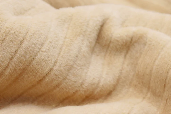 Wohndecke Biederlack Feel Sand – Samtband & Cord-Optik