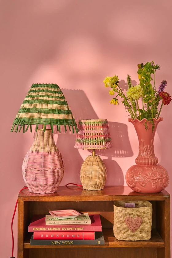 Tischleuchte aus Rattan Rice by Rice Pink Streifen E27 Unikat