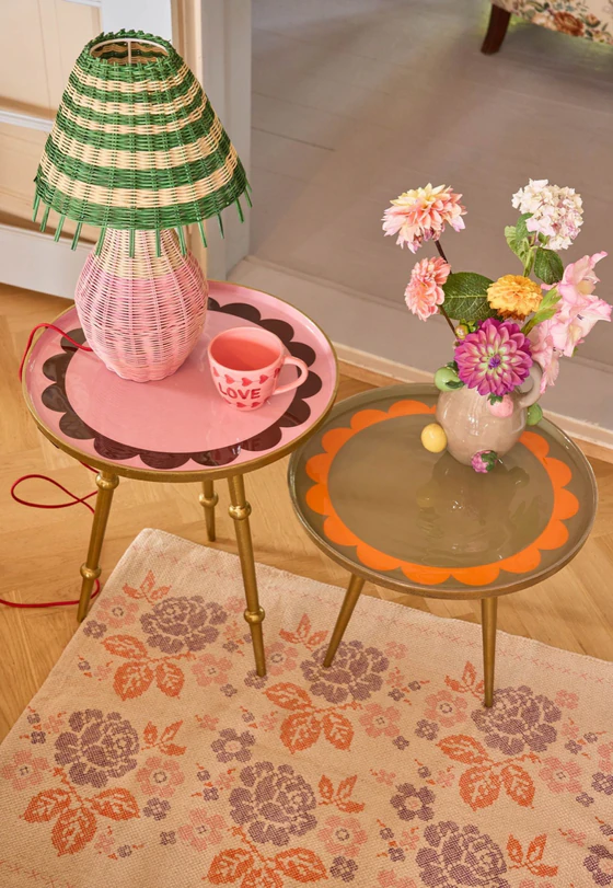 Runder Metall-Beistelltisch Rosa Wellenrand Rice by Rice