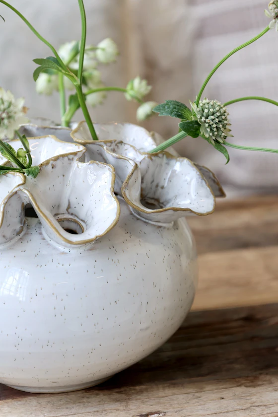 Blumenvase Chic Antique 12-Loch Creme – Vintage Steingut Design
