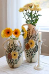 Dekorative Steingut-Kanne Chic Antique Blumenmotiv Creme Unikat