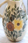 Dekorative Steingut-Kanne Chic Antique Blumenmotiv Creme Unikat
