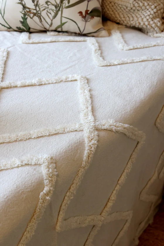 Tagesdecke Chic Antique Aix Off White – Nachhaltig & Weich